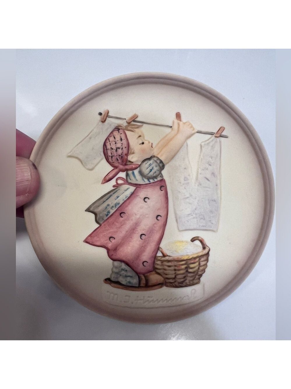 Vintage Goebel Hummel Figurine Plate Little Homemaker Series Washing Day
